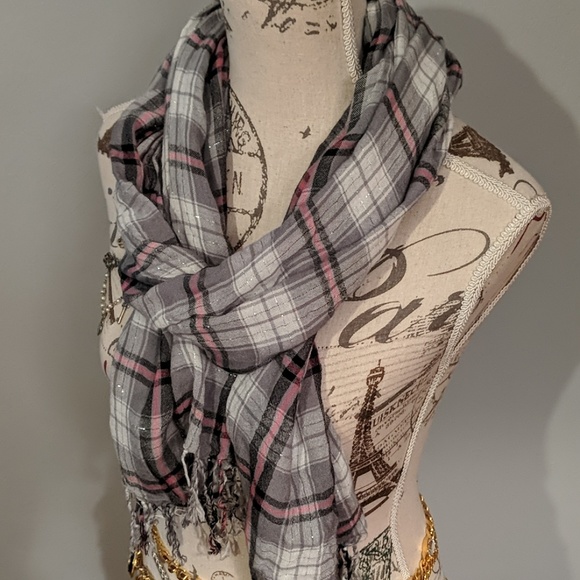 Scarf - Picture 1 of 2
